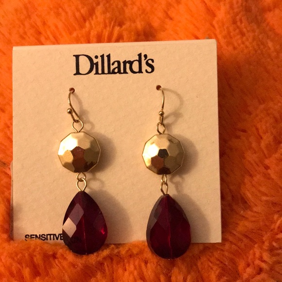 Jewelry - SOLD/Gorgeous Gold & Ruby Tone Earrings⭐️